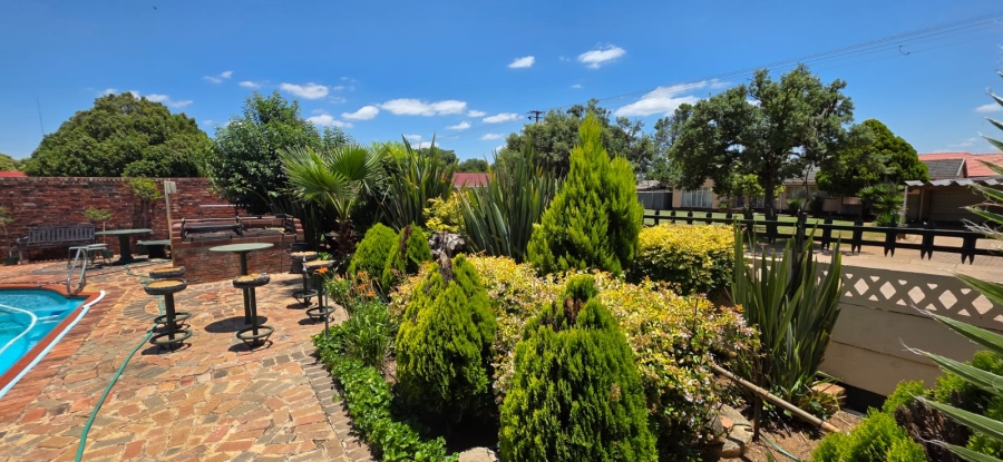 8 Bedroom Property for Sale in Meiringspark North West